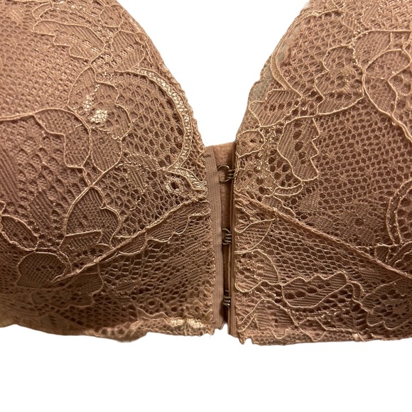 38-40 B NWOT Front Closure Bra - Picture 2 of 6